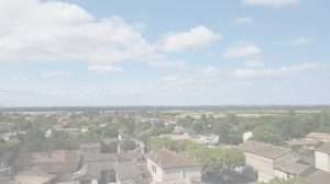 vue aérienne du toit de l'église de grisolles